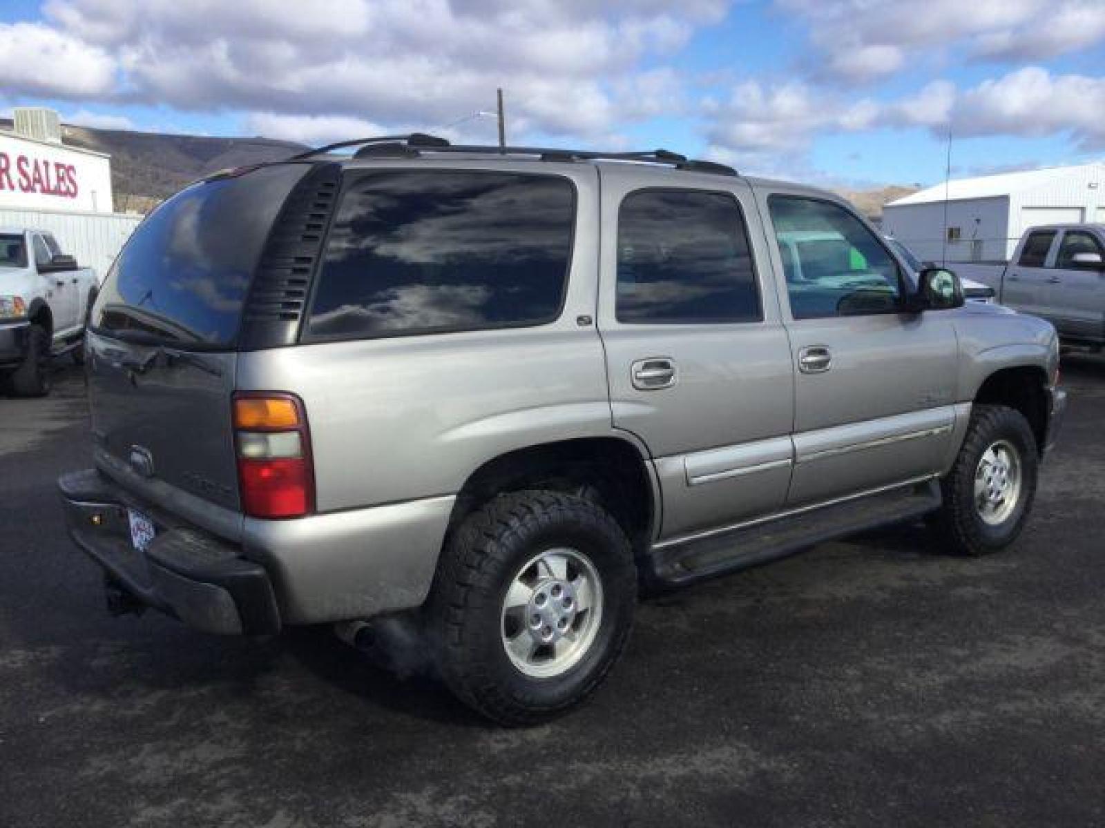 2002 Light Pewter Metallic /Tan/Neutral Custom Leather Interior Chevrolet Tahoe 4WD (1GNEK13Z62J) with an 5.3L V8 OHV 16V FFV engine, 4-Speed Automatic transmission, located at 1801 Main Street, Lewiston, 83501, (208) 743-9371, 46.417065, -117.004799 - Photo #13