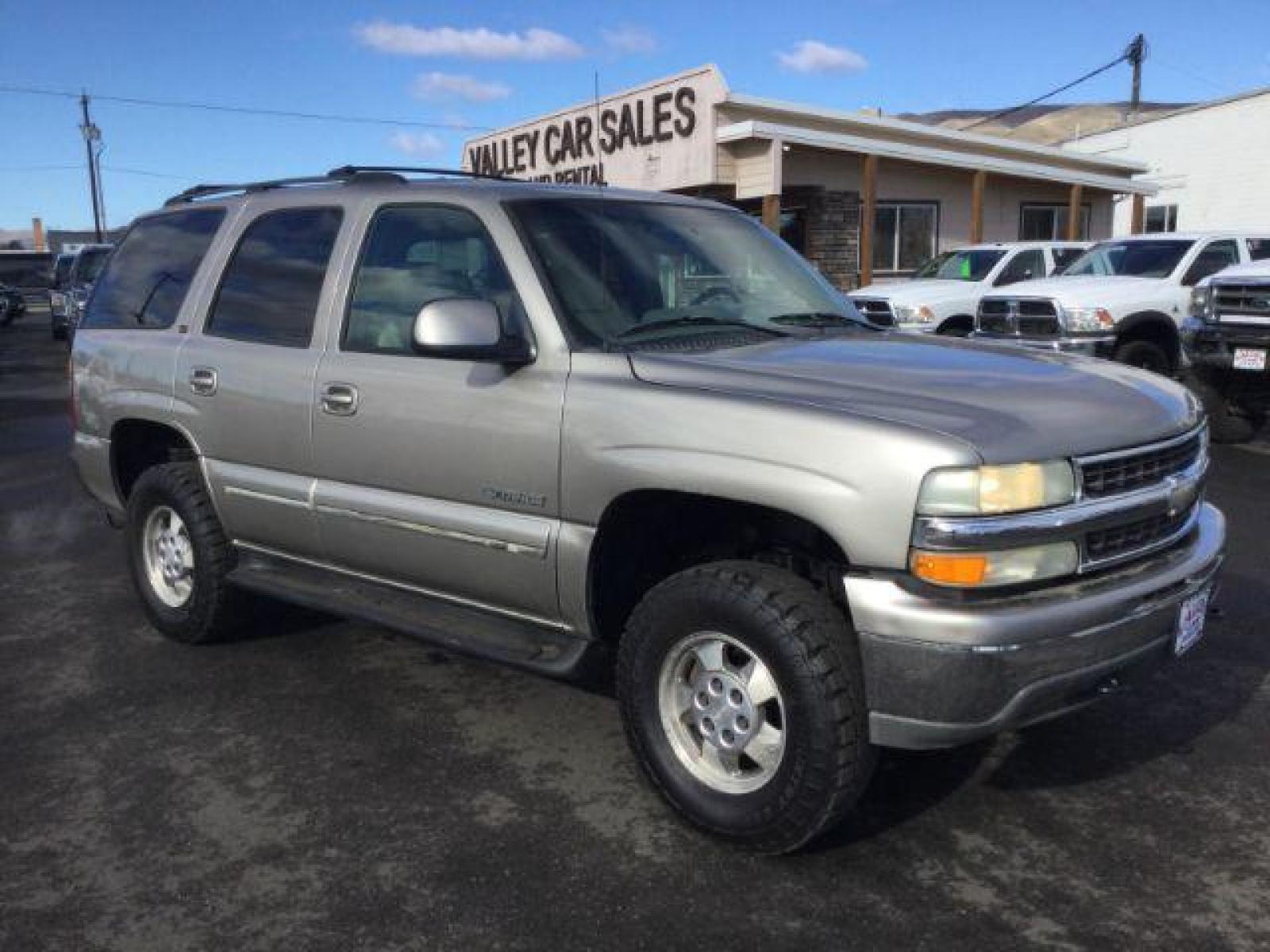 2002 Light Pewter Metallic /Tan/Neutral Custom Leather Interior Chevrolet Tahoe 4WD (1GNEK13Z62J) with an 5.3L V8 OHV 16V FFV engine, 4-Speed Automatic transmission, located at 1801 Main Street, Lewiston, 83501, (208) 743-9371, 46.417065, -117.004799 - Photo #15