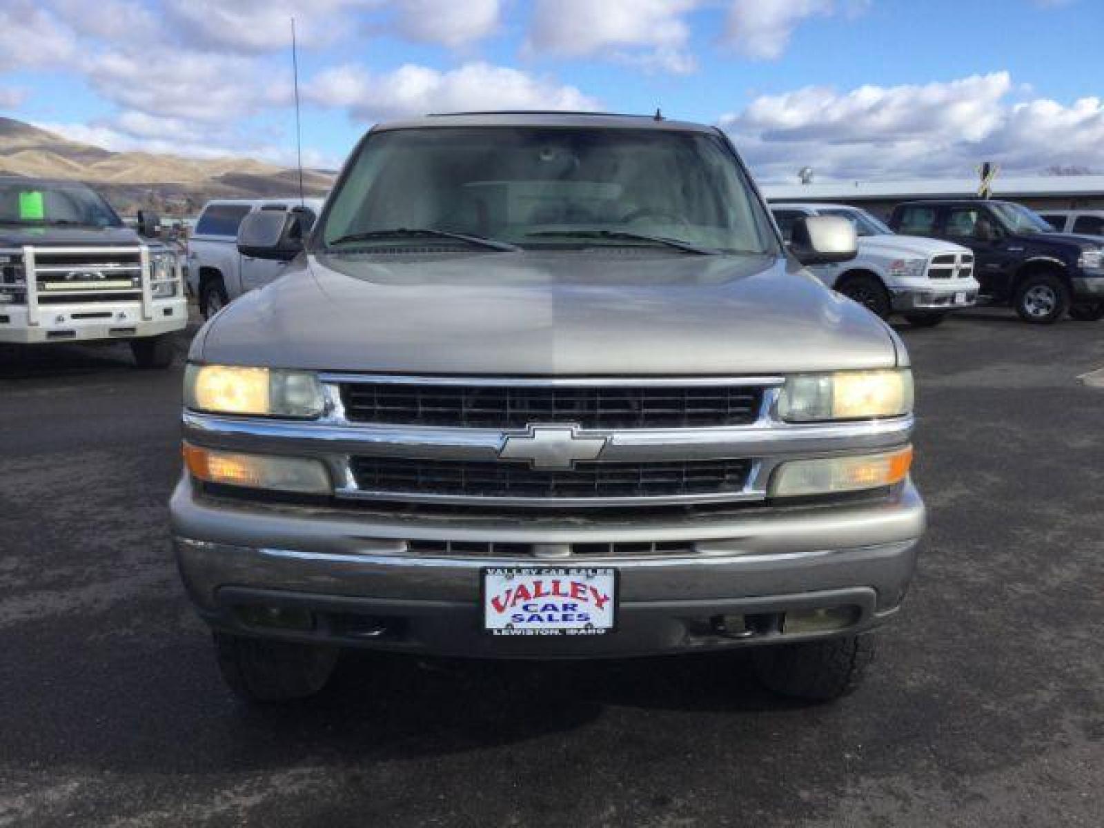 2002 Light Pewter Metallic /Tan/Neutral Custom Leather Interior Chevrolet Tahoe 4WD (1GNEK13Z62J) with an 5.3L V8 OHV 16V FFV engine, 4-Speed Automatic transmission, located at 1801 Main Street, Lewiston, 83501, (208) 743-9371, 46.417065, -117.004799 - Photo #7