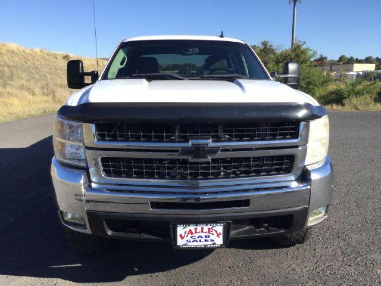 2008 Summit White /Ebony Cloth Interior Chevrolet Silverado 2500HD LT2 Crew Cab Std. Box 4WD (1GCHK23608F) with an 6.6L V8 OHV 32V TURBO DIESEL engine, 6-Speed Automatic transmission, located at 1801 Main Street, Lewiston, 83501, (208) 743-9371, 46.417065, -117.004799 - Photo#10