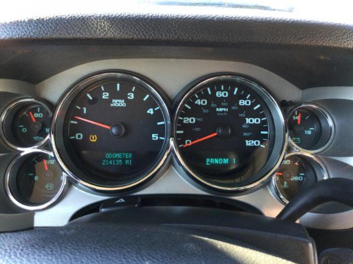 2008 Summit White /Ebony Cloth Interior Chevrolet Silverado 2500HD LT2 Crew Cab Std. Box 4WD (1GCHK23608F) with an 6.6L V8 OHV 32V TURBO DIESEL engine, 6-Speed Automatic transmission, located at 1801 Main Street, Lewiston, 83501, (208) 743-9371, 46.417065, -117.004799 - Photo#12