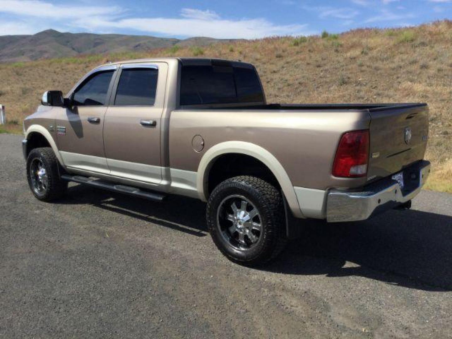 2010 Austin Tan Pearl/Light Graystone Pearl /Light Pebble Beige/Bark Brown Leather Interior RAM 2500 Laramie Crew Cab SWB 4WD (3D7UT2CL7AG) with an 6.7L L6 OHV 24V TURBO DIESEL engine, 6-SPEED AUTOMATIC transmission, located at 1801 Main Street, Lewiston, 83501, (208) 743-9371, 46.417065, -117.004799 - Photo#2