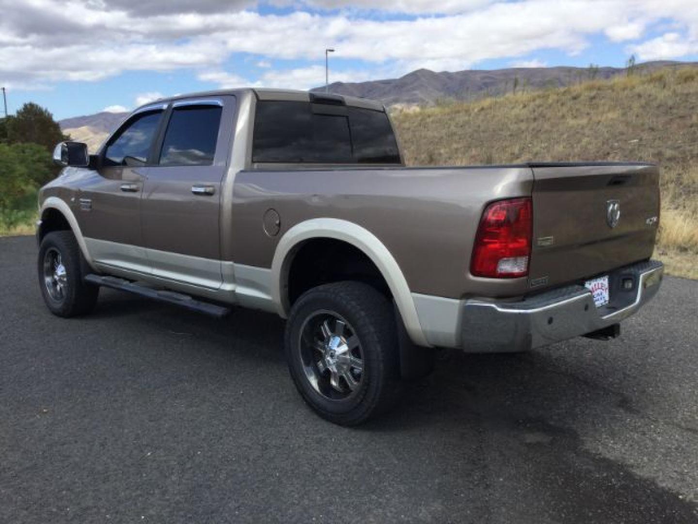 2010 Austin Tan Pearl/Light Graystone Pearl /Light Pebble Beige/Bark Brown Leather Interior RAM 2500 Laramie Crew Cab SWB 4WD (3D7UT2CL7AG) with an 6.7L L6 OHV 24V TURBO DIESEL engine, 6-Speed Automatic transmission, located at 1801 Main Street, Lewiston, 83501, (208) 743-9371, 46.417065, -117.004799- Photo#3