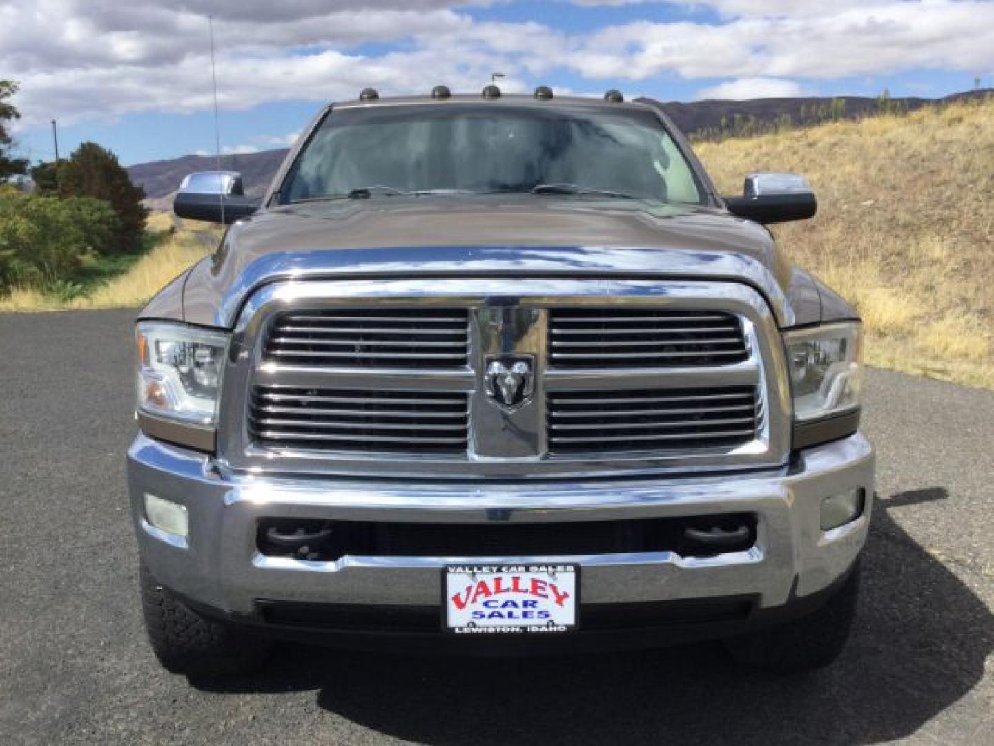 2010 Austin Tan Pearl/Light Graystone Pearl /Light Pebble Beige/Bark Brown Leather Interior RAM 2500 Laramie Crew Cab SWB 4WD (3D7UT2CL7AG) with an 6.7L L6 OHV 24V TURBO DIESEL engine, 6-Speed Automatic transmission, located at 1801 Main Street, Lewiston, 83501, (208) 743-9371, 46.417065, -117.004799- Photo#20