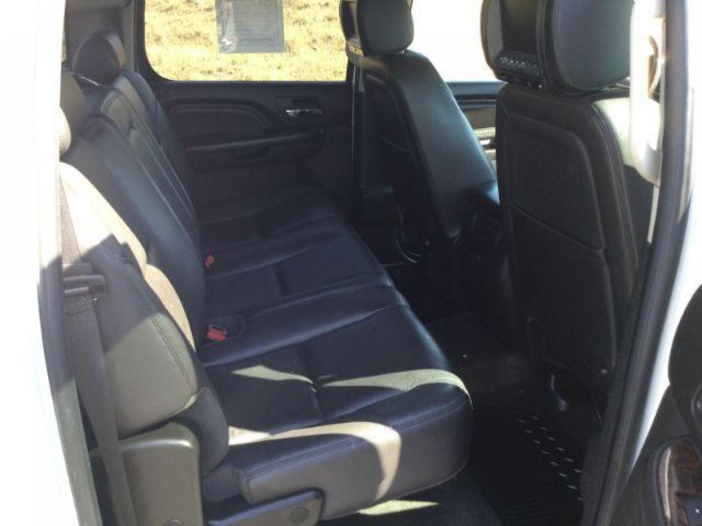 2012 Summit White /Ebony Leather Interior GMC Sierra 2500HD Denali Crew Cab 4WD (1GT125E8XCF) with an 6.6L V8 OHV 32V TURBO DIESEL engine, 6-Speed Automatic transmission, located at 1801 Main Street, Lewiston, 83501, (208) 743-9371, 46.417065, -117.004799 - Photo#10