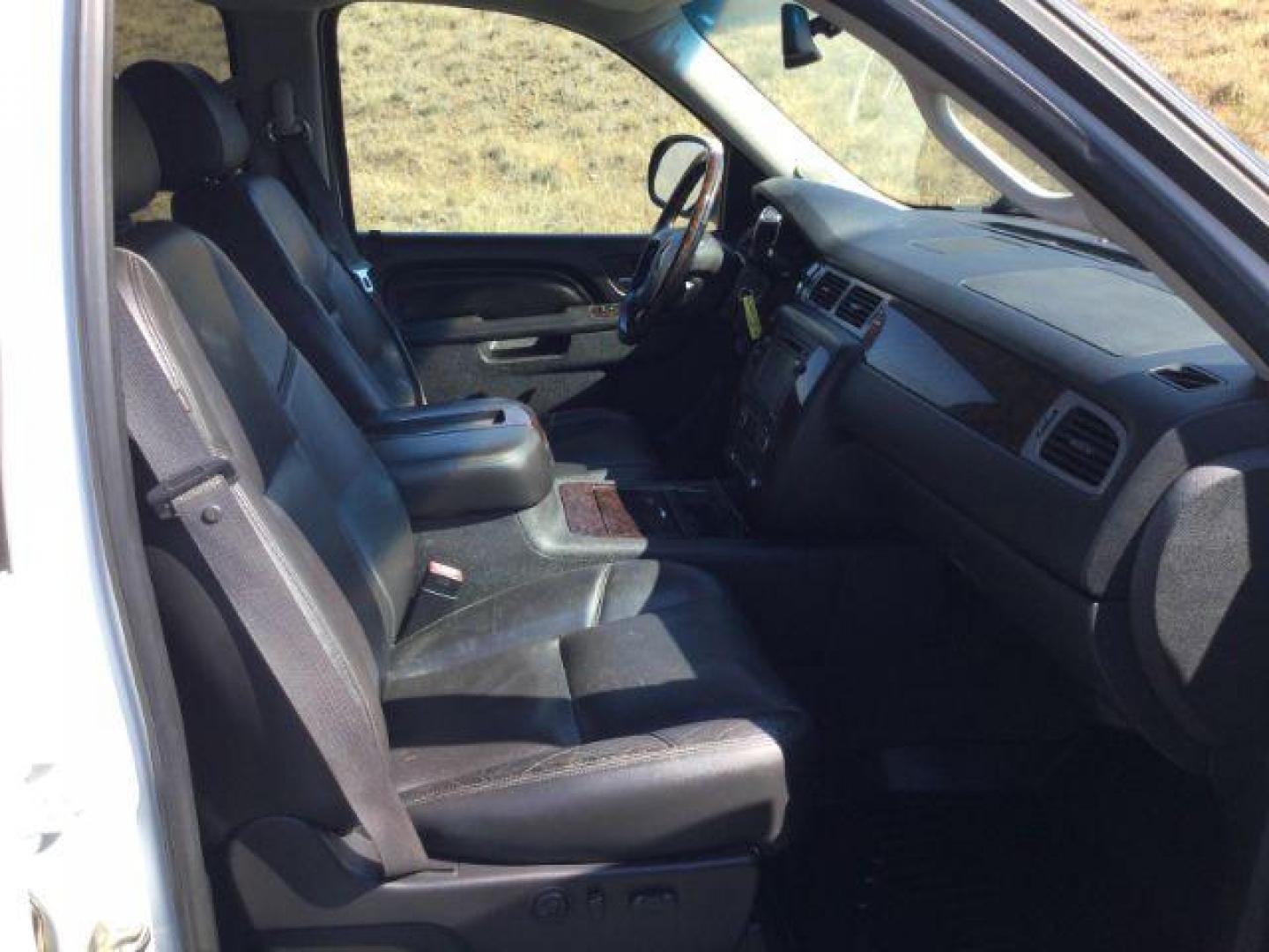 2012 Summit White /Ebony Leather Interior GMC Sierra 2500HD Denali Crew Cab 4WD (1GT125E8XCF) with an 6.6L V8 OHV 32V TURBO DIESEL engine, 6-Speed Automatic transmission, located at 1801 Main Street, Lewiston, 83501, (208) 743-9371, 46.417065, -117.004799 - Photo#11
