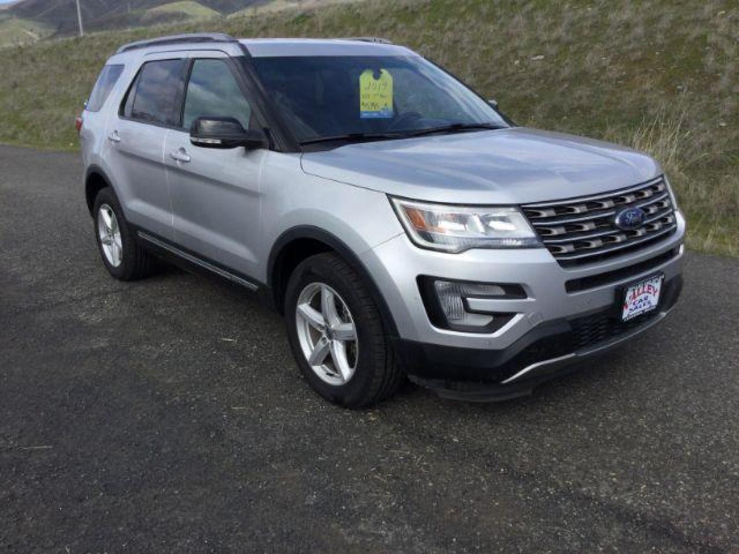 2017 Ingot Silver Metallic Ford Explorer XLT 4WD (1FM5K8D81HG) with an 3.5L V6 DOHC 24V engine, 6-Speed Automatic transmission, located at 1801 Main Street, Lewiston, 83501, (208) 743-9371, 46.417065, -117.004799 - Photo#13