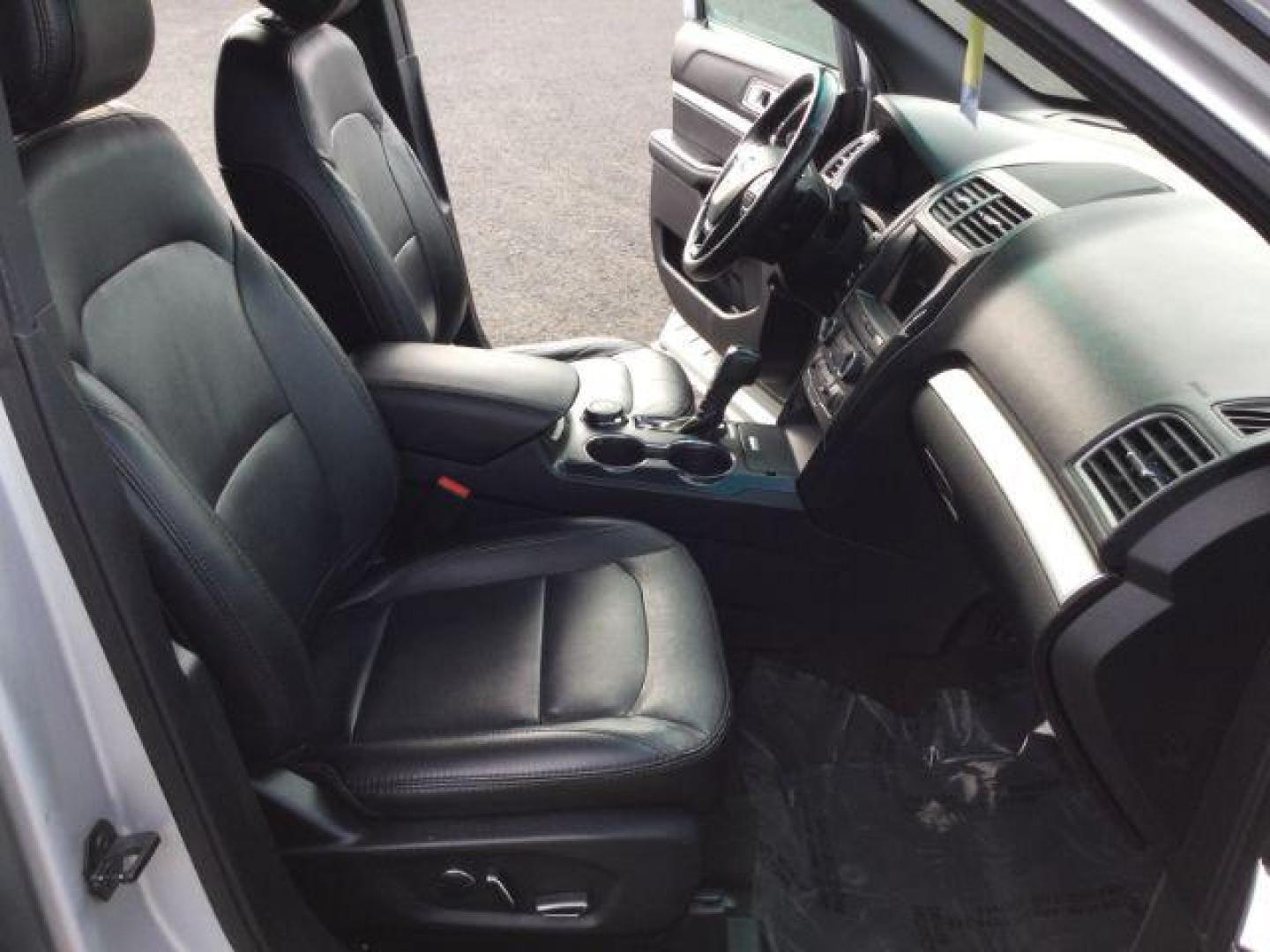 2017 Ingot Silver Metallic Ford Explorer XLT 4WD (1FM5K8D81HG) with an 3.5L V6 DOHC 24V engine, 6-Speed Automatic transmission, located at 1801 Main Street, Lewiston, 83501, (208) 743-9371, 46.417065, -117.004799 - Photo#18