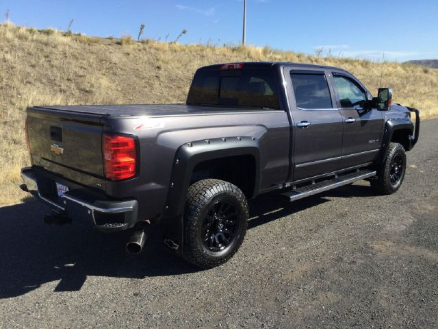 2015 Tungsten Metallic /Jet Black/Dark Ash Chevrolet Silverado 3500HD LTZ Crew Cab 4WD (1GC4K0C80FF) with an 6.6L V8 OHV 32V TURBO DIESEL engine, 6-Speed Automatic transmission, located at 1801 Main Street, Lewiston, 83501, (208) 743-9371, 46.417065, -117.004799- Photo#2