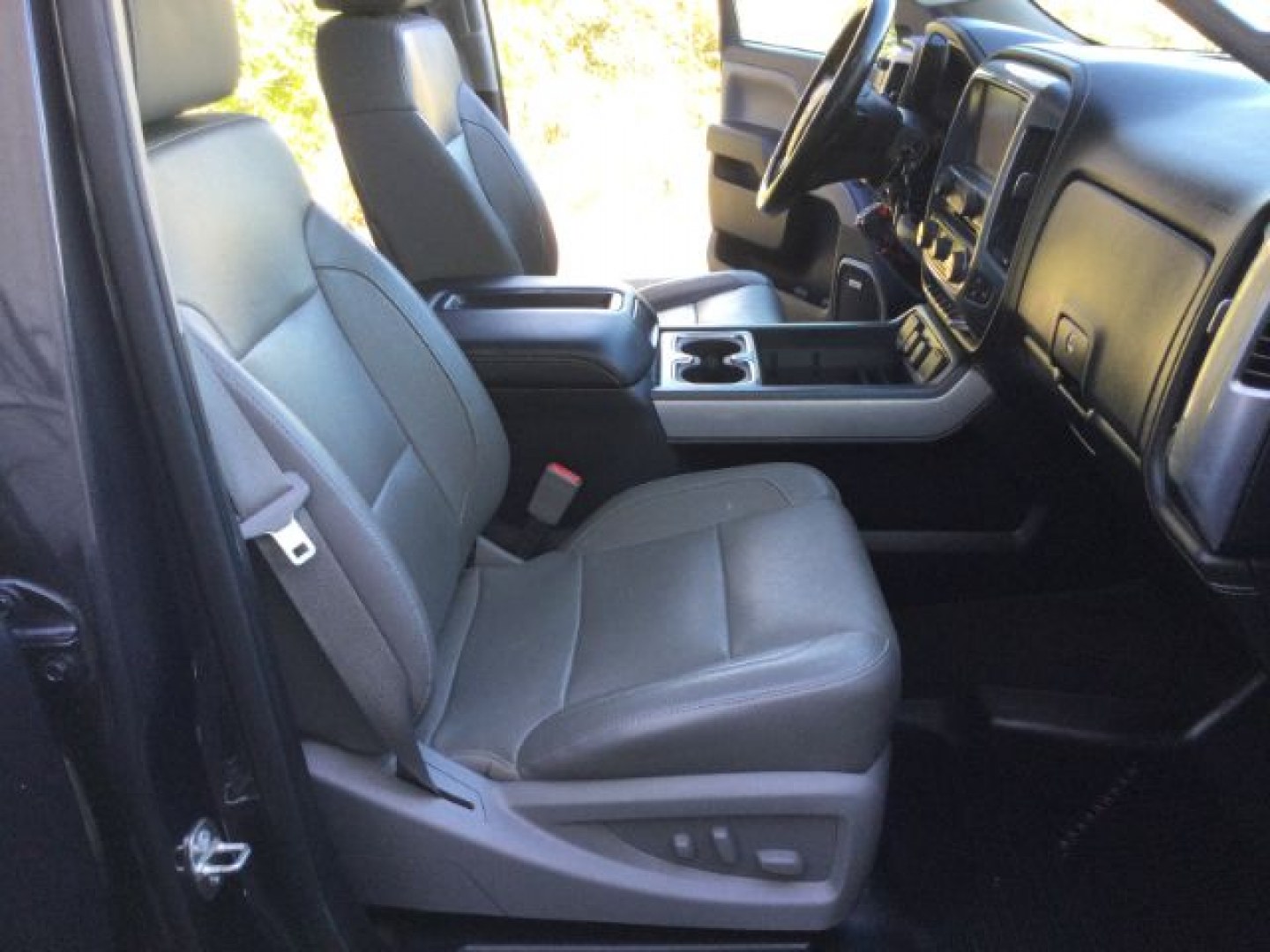 2015 Tungsten Metallic /Jet Black/Dark Ash Chevrolet Silverado 3500HD LTZ Crew Cab 4WD (1GC4K0C80FF) with an 6.6L V8 OHV 32V TURBO DIESEL engine, 6-Speed Automatic transmission, located at 1801 Main Street, Lewiston, 83501, (208) 743-9371, 46.417065, -117.004799- Photo#6