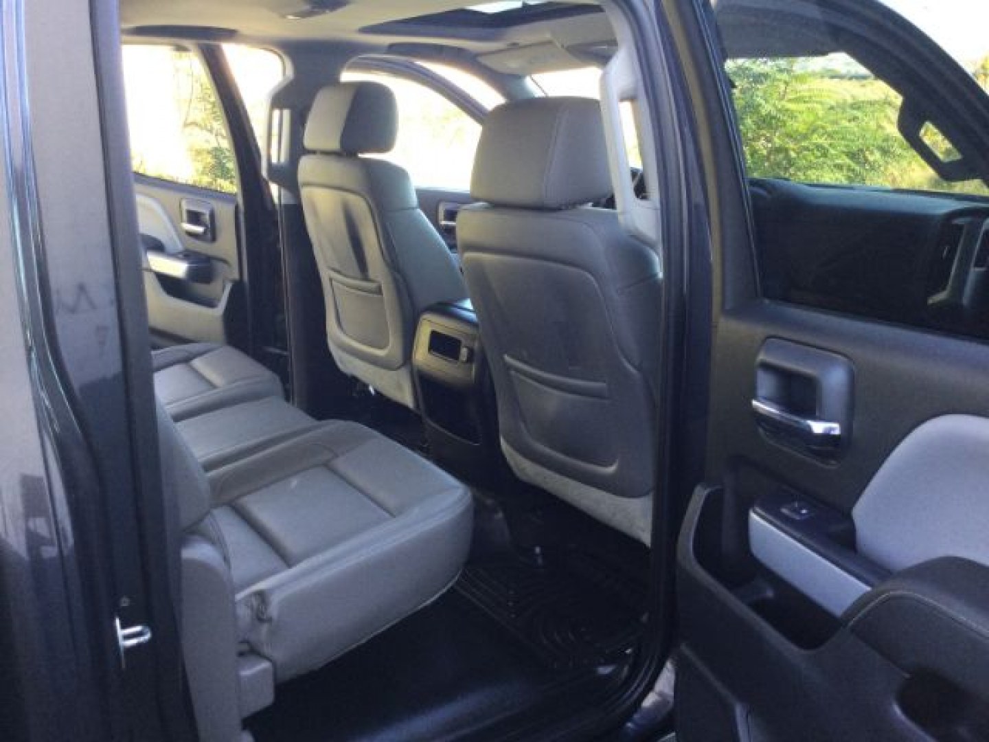 2015 Tungsten Metallic /Jet Black/Dark Ash Chevrolet Silverado 3500HD LTZ Crew Cab 4WD (1GC4K0C80FF) with an 6.6L V8 OHV 32V TURBO DIESEL engine, 6-Speed Automatic transmission, located at 1801 Main Street, Lewiston, 83501, (208) 743-9371, 46.417065, -117.004799- Photo#10