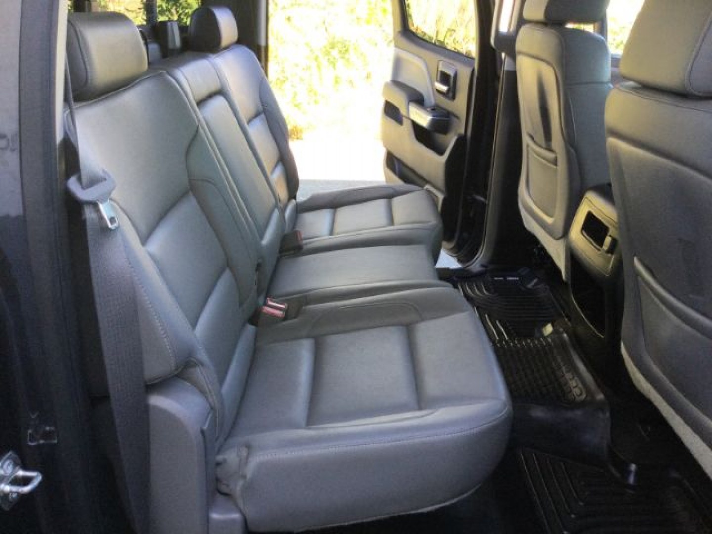 2015 Tungsten Metallic /Jet Black/Dark Ash Chevrolet Silverado 3500HD LTZ Crew Cab 4WD (1GC4K0C80FF) with an 6.6L V8 OHV 32V TURBO DIESEL engine, 6-Speed Automatic transmission, located at 1801 Main Street, Lewiston, 83501, (208) 743-9371, 46.417065, -117.004799- Photo#11