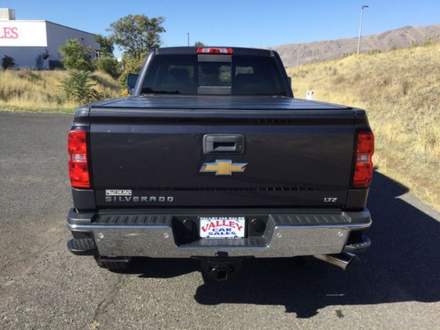 2015 Tungsten Metallic /Jet Black/Dark Ash Chevrolet Silverado 3500HD LTZ Crew Cab 4WD (1GC4K0C80FF) with an 6.6L V8 OHV 32V TURBO DIESEL engine, 6-Speed Automatic transmission, located at 1801 Main Street, Lewiston, 83501, (208) 743-9371, 46.417065, -117.004799- Photo#15