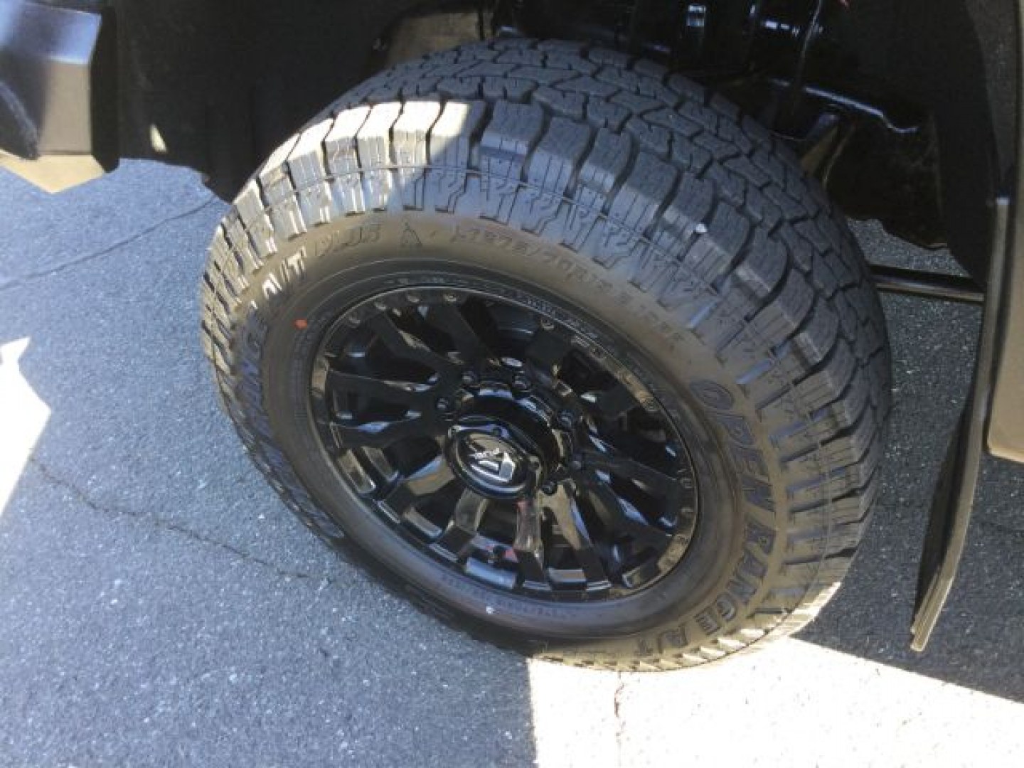 2015 Tungsten Metallic /Jet Black/Dark Ash Chevrolet Silverado 3500HD LTZ Crew Cab 4WD (1GC4K0C80FF) with an 6.6L V8 OHV 32V TURBO DIESEL engine, 6-Speed Automatic transmission, located at 1801 Main Street, Lewiston, 83501, (208) 743-9371, 46.417065, -117.004799- Photo#20