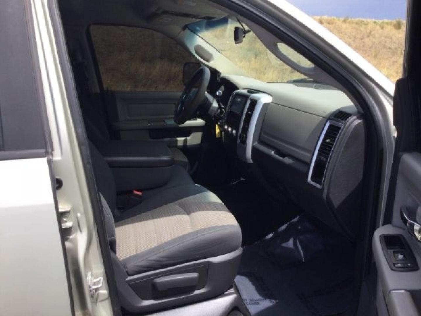 2010 Gold MIst /Black/Gray Cloth RAM 3500 SLT Crew Cab LWB 4WD (3D73Y3CL8AG) with an 6.7L I6 Cummins engine, 6-Speed Automatic transmission, located at 1801 Main Street, Lewiston, 83501, (208) 743-9371, 46.417065, -117.004799- Photo#3