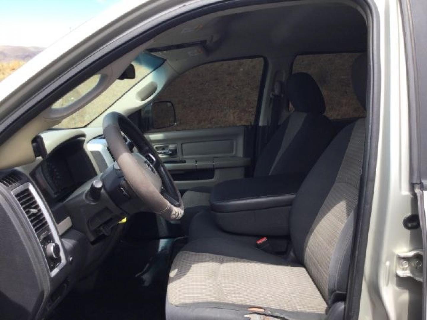 2010 Gold MIst /Black/Gray Cloth RAM 3500 SLT Crew Cab LWB 4WD (3D73Y3CL8AG) with an 6.7L I6 Cummins engine, 6-Speed Automatic transmission, located at 1801 Main Street, Lewiston, 83501, (208) 743-9371, 46.417065, -117.004799- Photo#8