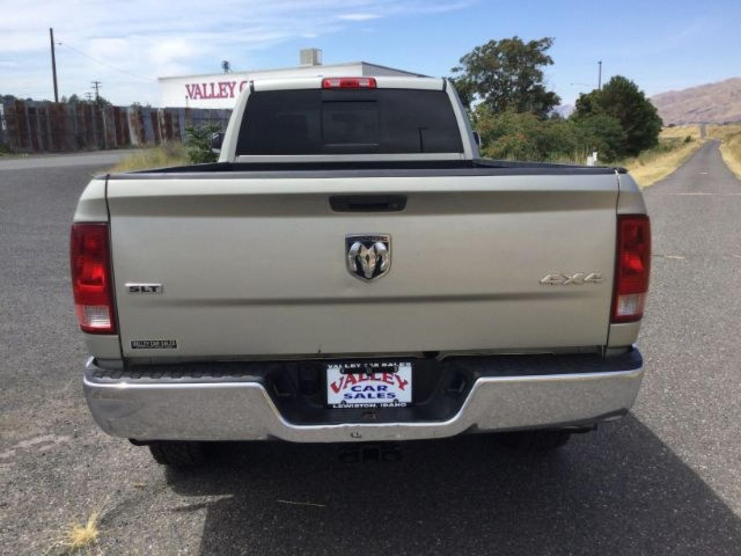 2010 Gold MIst /Black/Gray Cloth RAM 3500 SLT Crew Cab LWB 4WD (3D73Y3CL8AG) with an 6.7L I6 Cummins engine, 6-Speed Automatic transmission, located at 1801 Main Street, Lewiston, 83501, (208) 743-9371, 46.417065, -117.004799- Photo#10