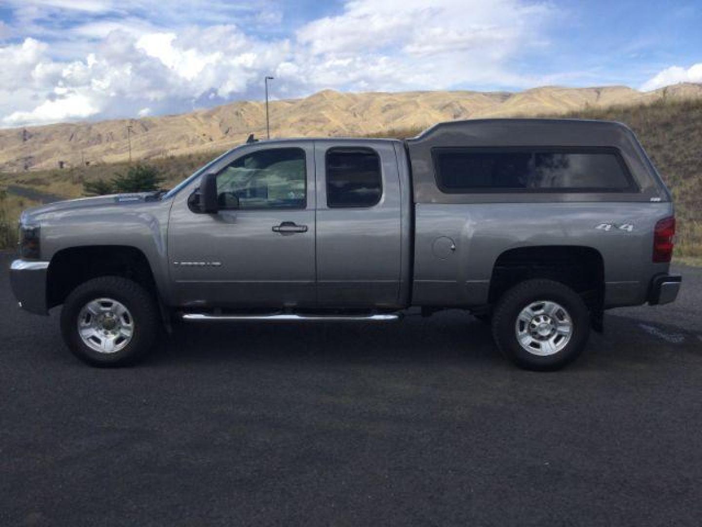 2008 Graystone Metallic /Ebony Leather Interior Chevrolet Silverado 2500HD LTZ Ext. Cab Std. Box 4WD (1GCHK29658E) with an 6.6L V8 OHV 32V TURBO DIESEL engine, 6-Speed Automatic transmission, located at 1801 Main Street, Lewiston, 83501, (208) 743-9371, 46.417065, -117.004799 - Photo#1