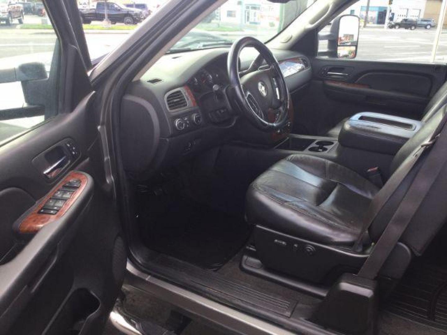 2008 Graystone Metallic /Ebony Leather Interior Chevrolet Silverado 2500HD LTZ Ext. Cab Std. Box 4WD (1GCHK29658E) with an 6.6L V8 OHV 32V TURBO DIESEL engine, 6-Speed Automatic transmission, located at 1801 Main Street, Lewiston, 83501, (208) 743-9371, 46.417065, -117.004799 - Photo#3