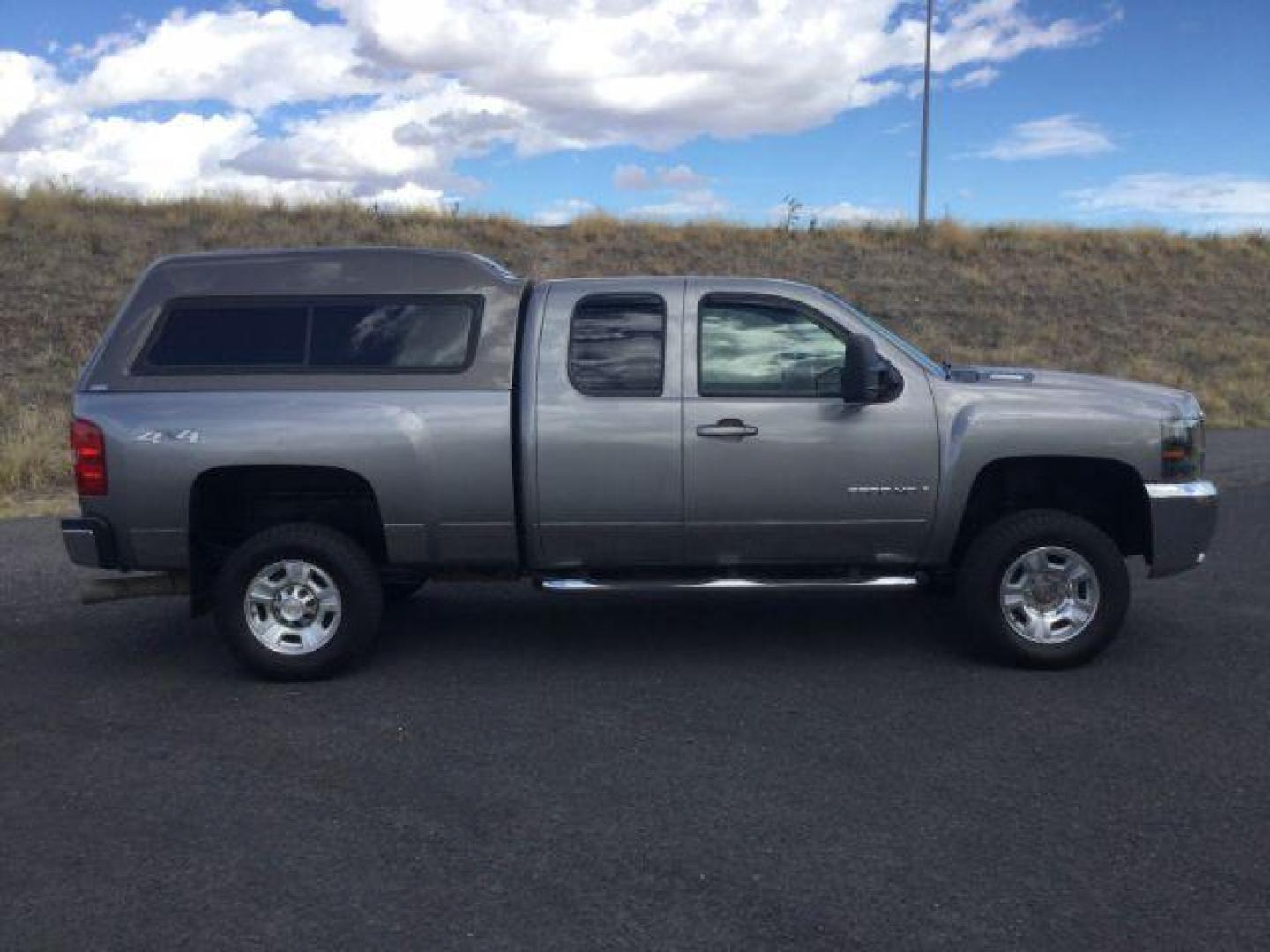 2008 Graystone Metallic /Ebony Leather Interior Chevrolet Silverado 2500HD LTZ Ext. Cab Std. Box 4WD (1GCHK29658E) with an 6.6L V8 OHV 32V TURBO DIESEL engine, 6-Speed Automatic transmission, located at 1801 Main Street, Lewiston, 83501, (208) 743-9371, 46.417065, -117.004799 - Photo#9