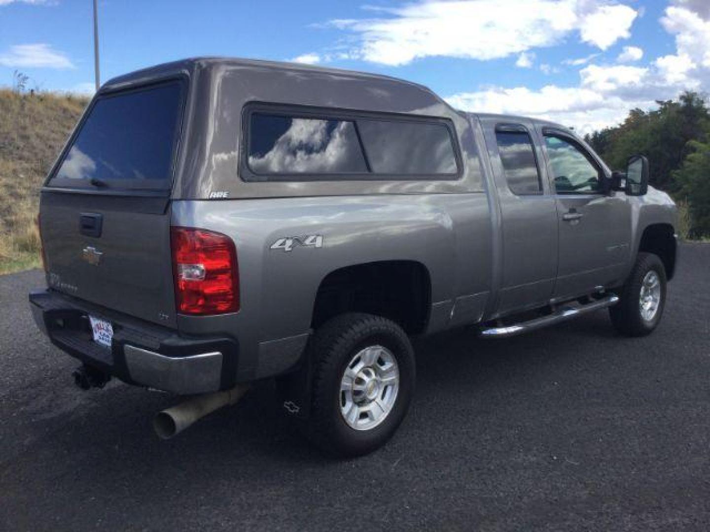 2008 Graystone Metallic /Ebony Leather Interior Chevrolet Silverado 2500HD LTZ Ext. Cab Std. Box 4WD (1GCHK29658E) with an 6.6L V8 OHV 32V TURBO DIESEL engine, 6-Speed Automatic transmission, located at 1801 Main Street, Lewiston, 83501, (208) 743-9371, 46.417065, -117.004799 - Photo#10