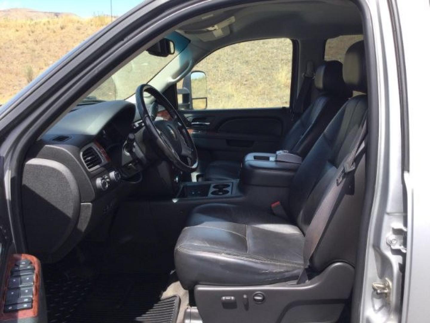 2011 Sheer Silver Metallic /Ebony Leather Interior Chevrolet Silverado 3500HD LTZ Crew Cab 4WD (1GC4K1C87BF) with an 6.6L V8 OHV 32V TURBO DIESEL engine, 6-Speed Automatic transmission, located at 1801 Main Street, Lewiston, 83501, (208) 743-9371, 46.417065, -117.004799- Photo#5