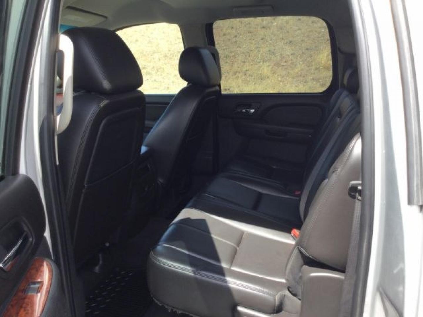 2011 Sheer Silver Metallic /Ebony Leather Interior Chevrolet Silverado 3500HD LTZ Crew Cab 4WD (1GC4K1C87BF) with an 6.6L V8 OHV 32V TURBO DIESEL engine, 6-Speed Automatic transmission, located at 1801 Main Street, Lewiston, 83501, (208) 743-9371, 46.417065, -117.004799- Photo#11