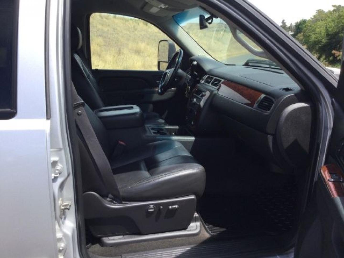 2011 Sheer Silver Metallic /Ebony Leather Interior Chevrolet Silverado 3500HD LTZ Crew Cab 4WD (1GC4K1C87BF) with an 6.6L V8 OHV 32V TURBO DIESEL engine, 6-Speed Automatic transmission, located at 1801 Main Street, Lewiston, 83501, (208) 743-9371, 46.417065, -117.004799- Photo#21