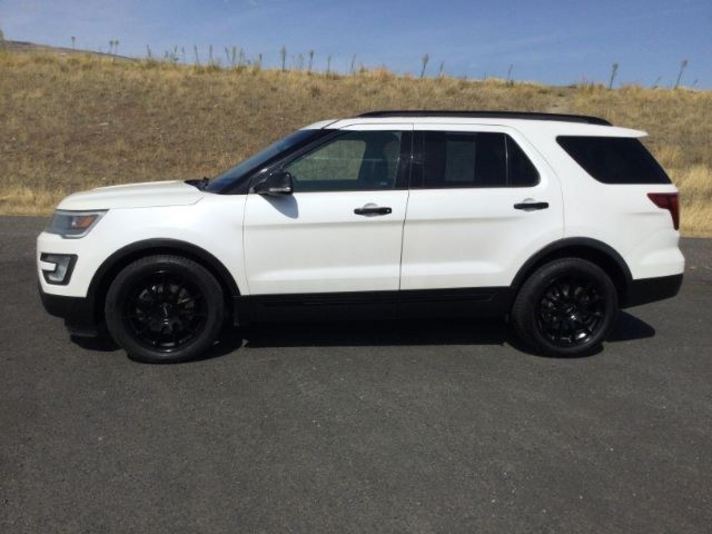 2016 White Platinum Metallic Tri-coat /Ebony Black w/Red Accent Stitching, premium leathe Ford Explorer Sport 4WD (1FM5K8GT1GG) with an 3.5L V6 DOHC 24V engine, 6-Speed Automatic transmission, located at 1801 Main Street, Lewiston, 83501, (208) 743-9371, 46.417065, -117.004799- Photo#2