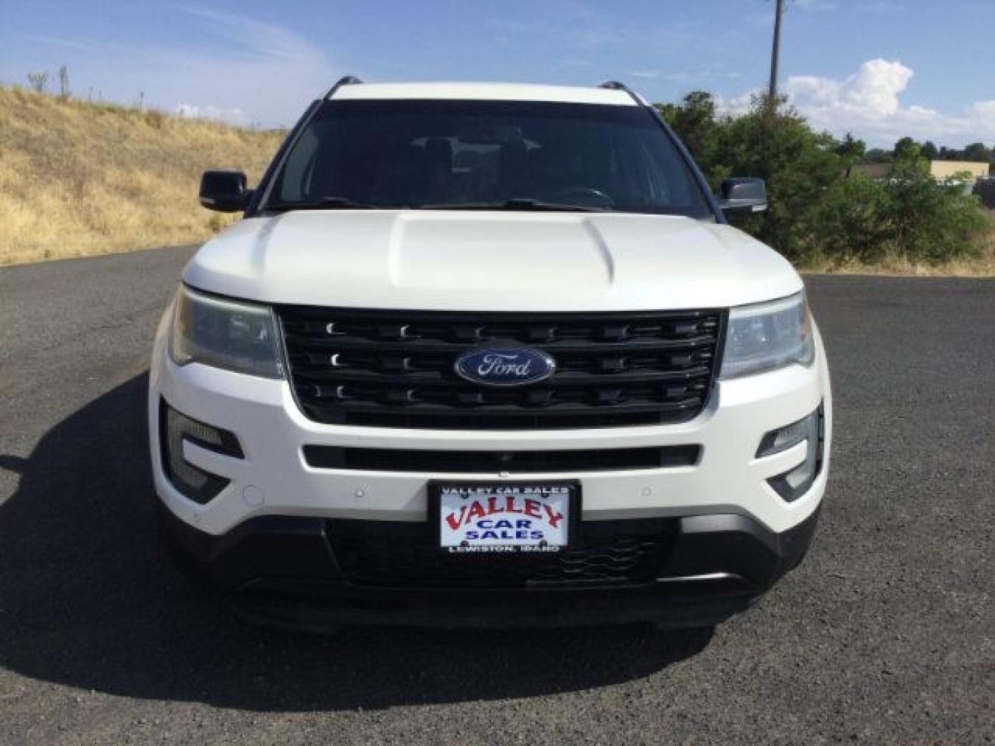 2016 White Platinum Metallic Tri-coat /Ebony Black w/Red Accent Stitching, premium leathe Ford Explorer Sport 4WD (1FM5K8GT1GG) with an 3.5L V6 DOHC 24V engine, 6-Speed Automatic transmission, located at 1801 Main Street, Lewiston, 83501, (208) 743-9371, 46.417065, -117.004799- Photo#7