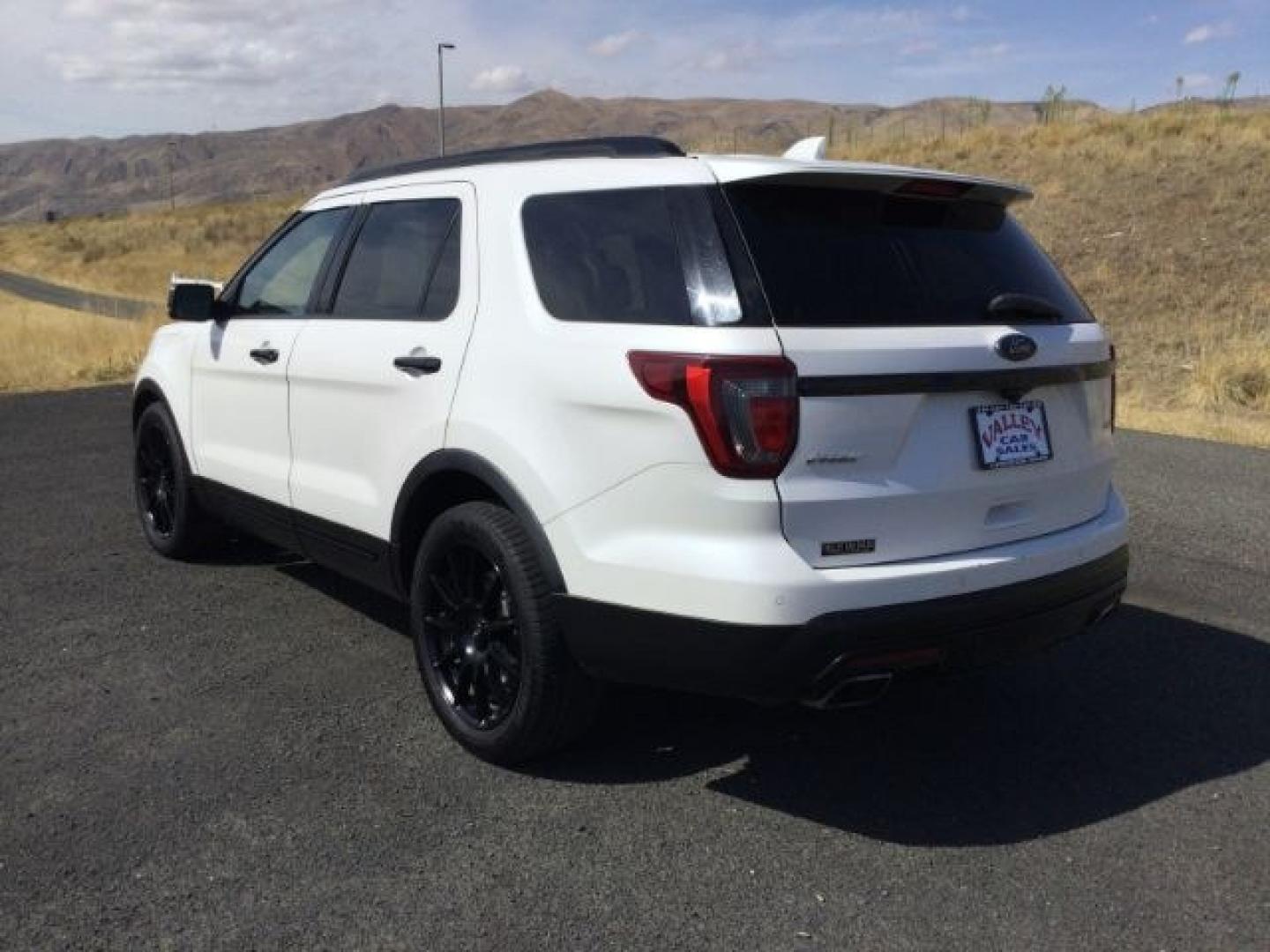 2016 White Platinum Metallic Tri-coat /Ebony Black w/Red Accent Stitching, premium leathe Ford Explorer Sport 4WD (1FM5K8GT1GG) with an 3.5L V6 DOHC 24V engine, 6-Speed Automatic transmission, located at 1801 Main Street, Lewiston, 83501, (208) 743-9371, 46.417065, -117.004799- Photo#8
