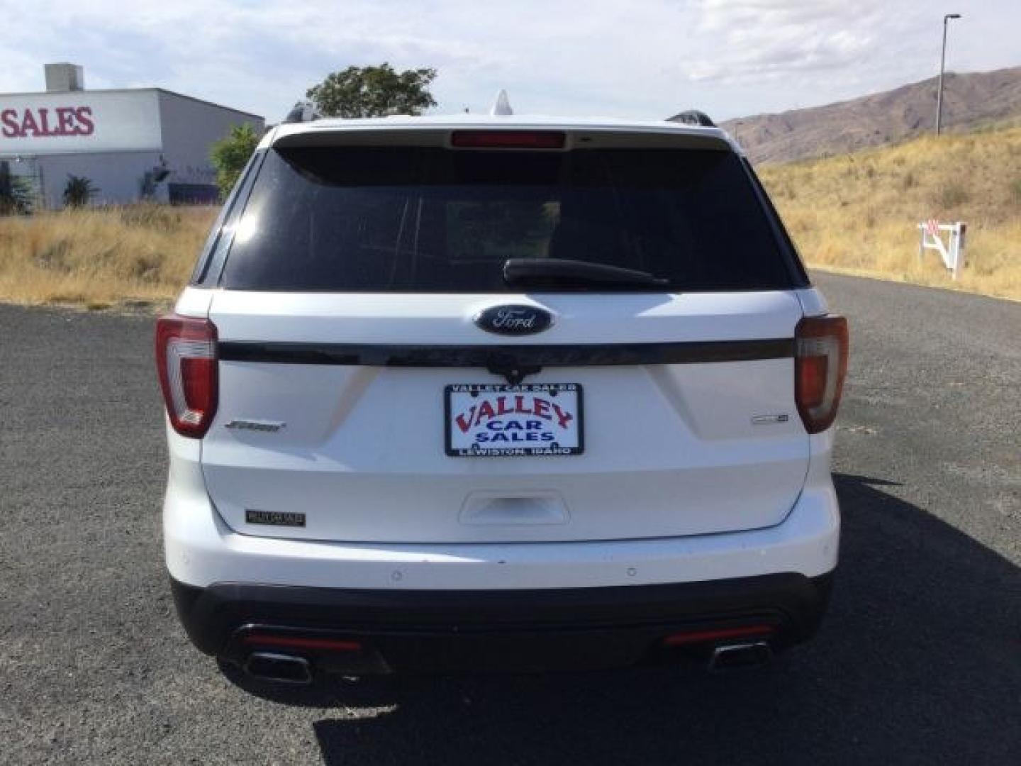2016 White Platinum Metallic Tri-coat /Ebony Black w/Red Accent Stitching, premium leathe Ford Explorer Sport 4WD (1FM5K8GT1GG) with an 3.5L V6 DOHC 24V engine, 6-Speed Automatic transmission, located at 1801 Main Street, Lewiston, 83501, (208) 743-9371, 46.417065, -117.004799- Photo#9
