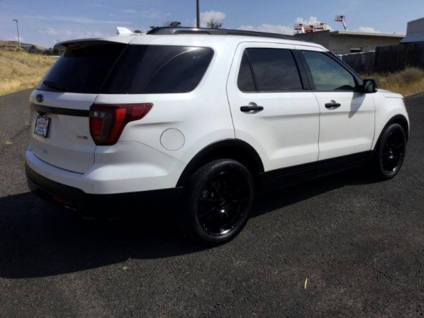 2016 White Platinum Metallic Tri-coat /Ebony Black w/Red Accent Stitching, premium leathe Ford Explorer Sport 4WD (1FM5K8GT1GG) with an 3.5L V6 DOHC 24V engine, 6-Speed Automatic transmission, located at 1801 Main Street, Lewiston, 83501, (208) 743-9371, 46.417065, -117.004799- Photo#17
