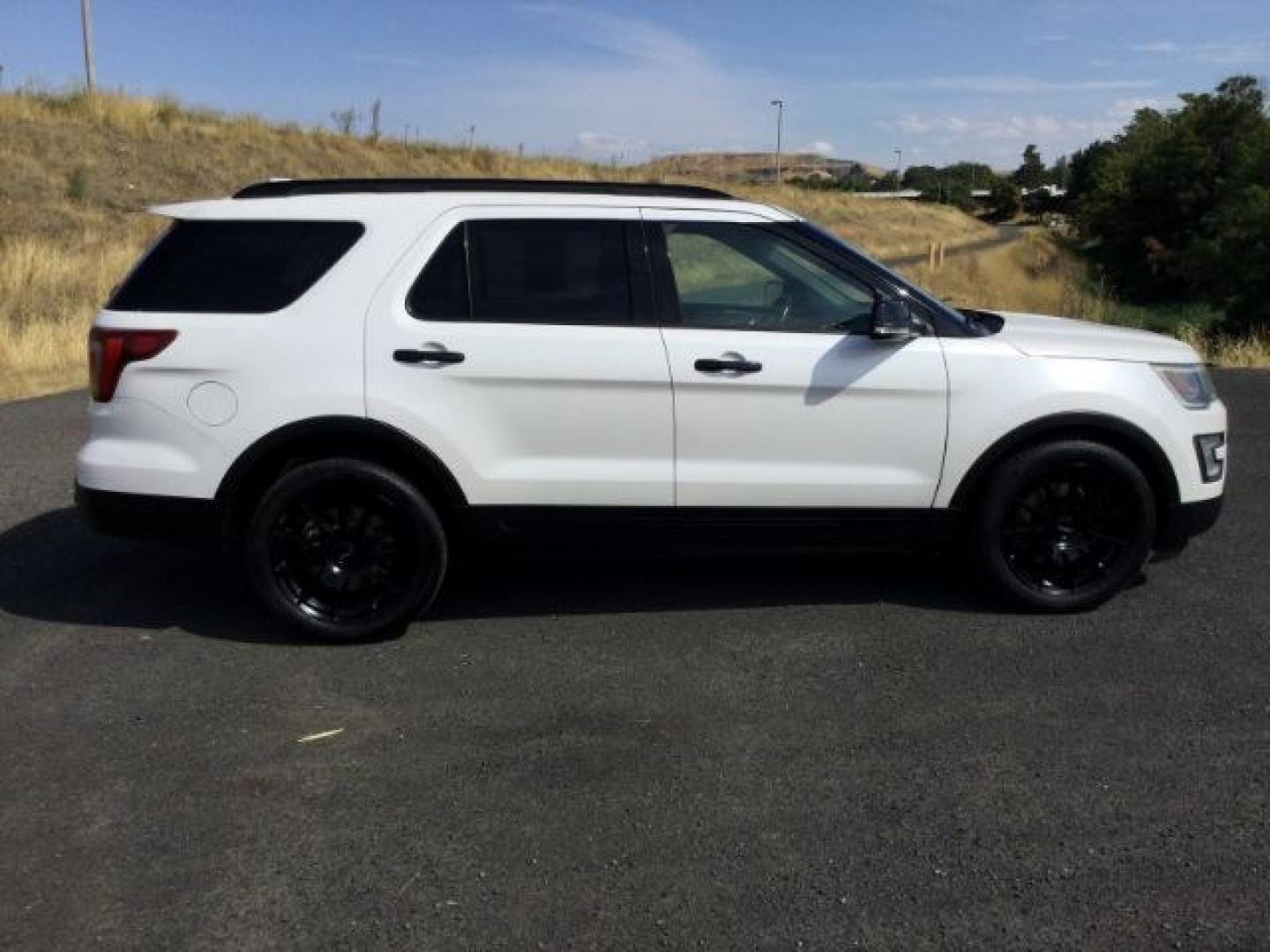 2016 White Platinum Metallic Tri-coat /Ebony Black w/Red Accent Stitching, premium leathe Ford Explorer Sport 4WD (1FM5K8GT1GG) with an 3.5L V6 DOHC 24V engine, 6-Speed Automatic transmission, located at 1801 Main Street, Lewiston, 83501, (208) 743-9371, 46.417065, -117.004799- Photo#18