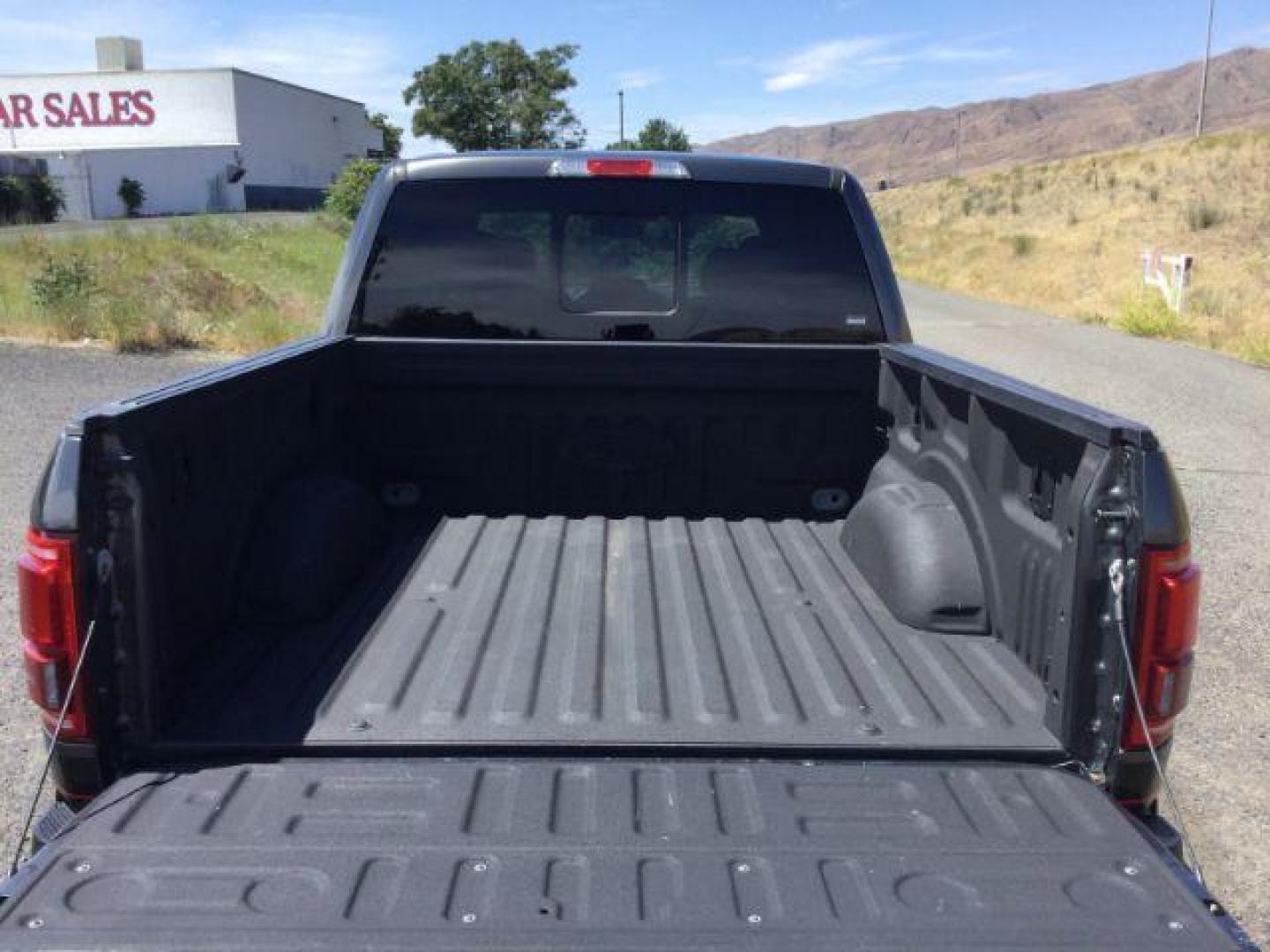 2016 Magnetic Metallic /Black, leather/sueded microfiber Ford F-150 Lariat SuperCrew 5.5-ft. Bed 4WD (1FTEW1EG4GF) with an 3.5L V6 TURBO engine, 6-Speed Automatic transmission, located at 1801 Main Street, Lewiston, 83501, (208) 743-9371, 46.417065, -117.004799 - Photo#9