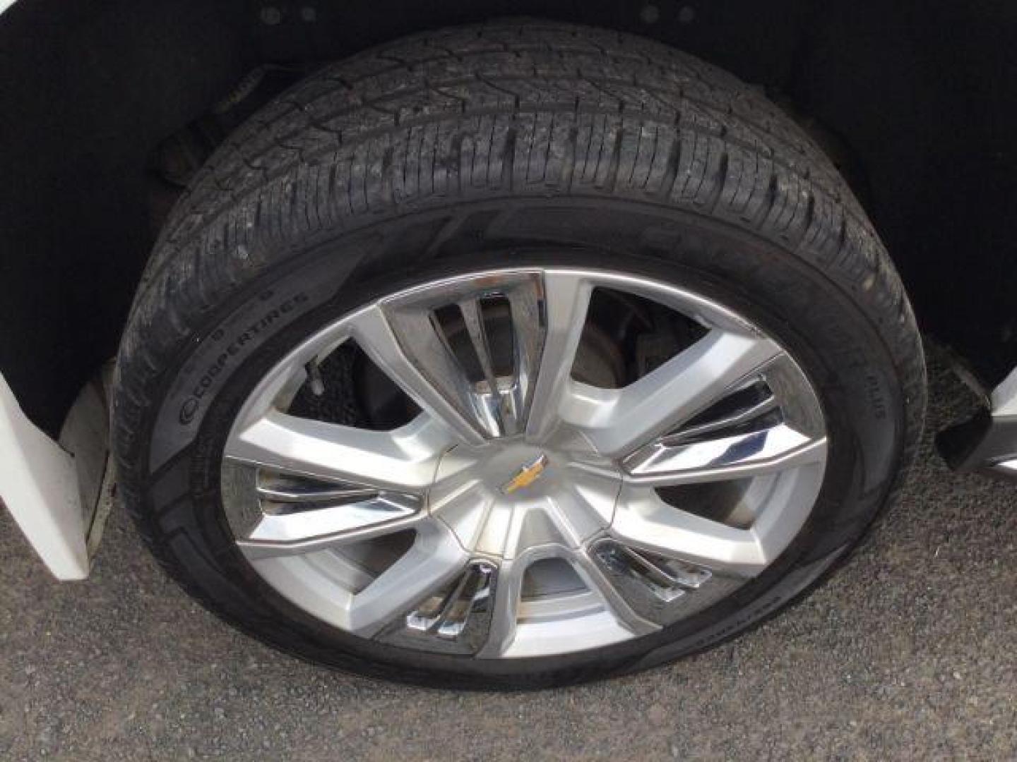 2016 Summit White /Jet Black, premium leather Chevrolet Suburban LTZ 4WD (1GNSKJKC6GR) with an 5.3L V8 OHV 16V engine, 6-Speed Automatic transmission, located at 1801 Main Street, Lewiston, 83501, (208) 743-9371, 46.417065, -117.004799 - Photo#13