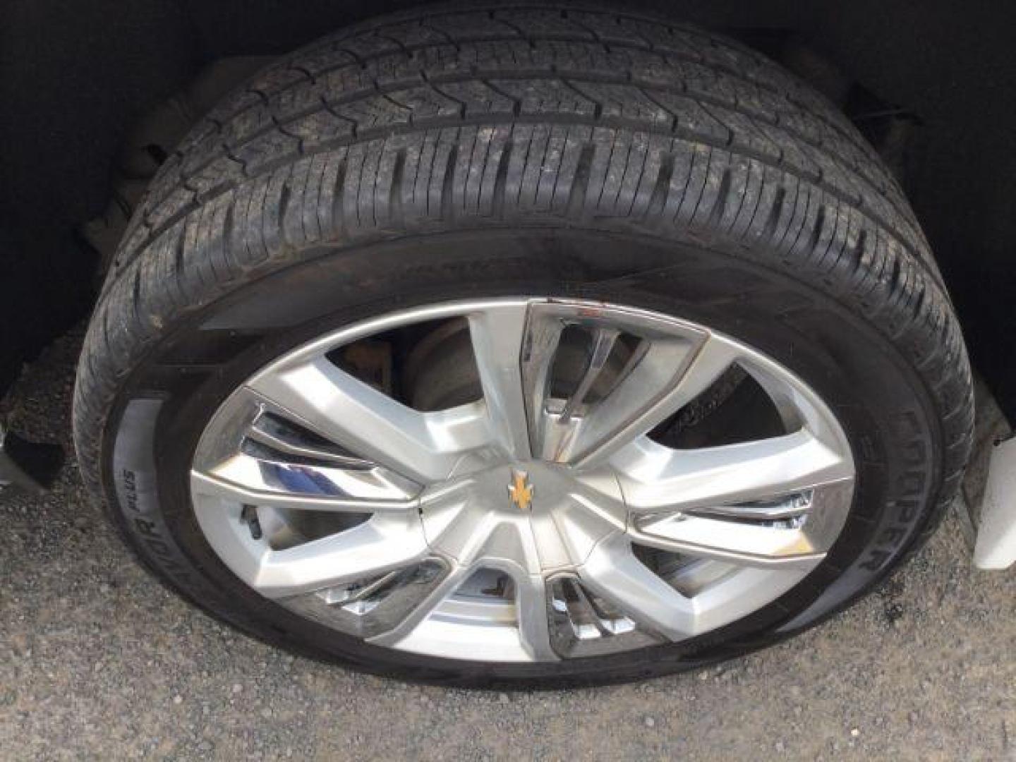 2016 Summit White /Jet Black, premium leather Chevrolet Suburban LTZ 4WD (1GNSKJKC6GR) with an 5.3L V8 OHV 16V engine, 6-Speed Automatic transmission, located at 1801 Main Street, Lewiston, 83501, (208) 743-9371, 46.417065, -117.004799 - Photo#15