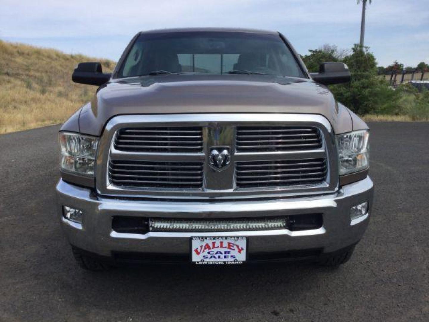 2010 Austin Tan Pearl /Light Pebble Beige/Bark Brown Cloth Interior RAM 2500 SLT Crew Cab SWB 4WD (3D7TT2CT2AG) with an 5.7L V8 OHV 16V engine, 5-Speed Automatic transmission, located at 1801 Main Street, Lewiston, 83501, (208) 743-9371, 46.417065, -117.004799 - Photo#9
