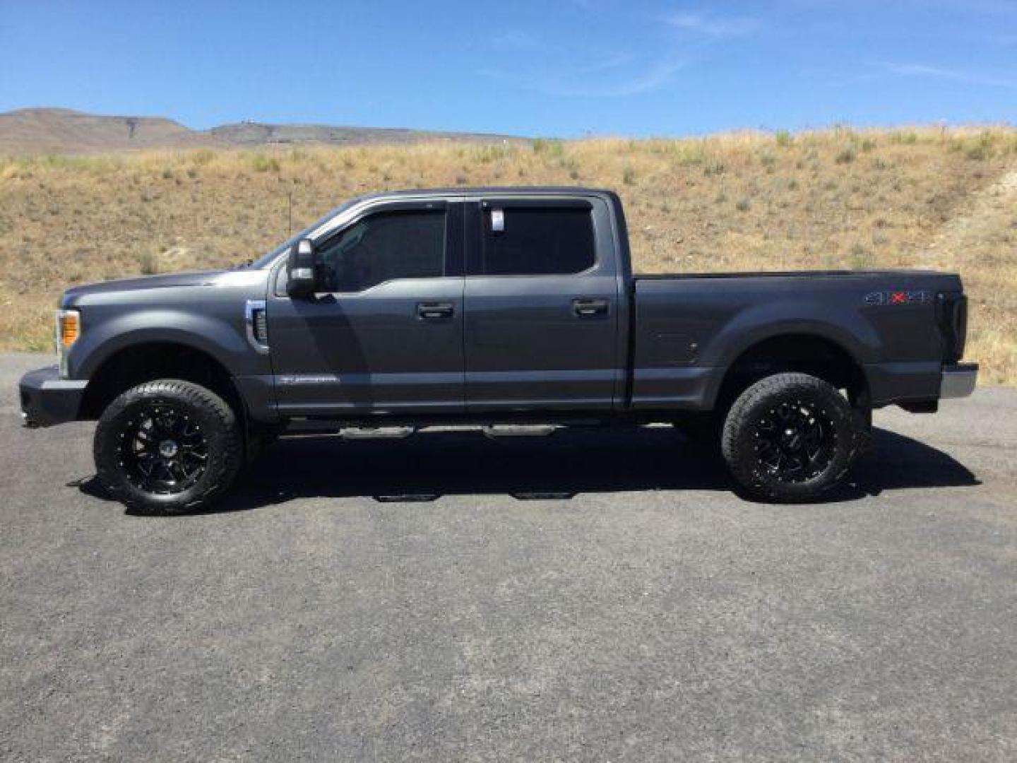 2017 Magnetic Metallic Ford F-250 SD XLT Crew Cab 4WD (1FT7W2BT0HE) with an 6.7L V8 OHV 16V DIESEL engine, 6-Speed Automatic transmission, located at 1801 Main Street, Lewiston, 83501, (208) 743-9371, 46.417065, -117.004799 - Photo#3