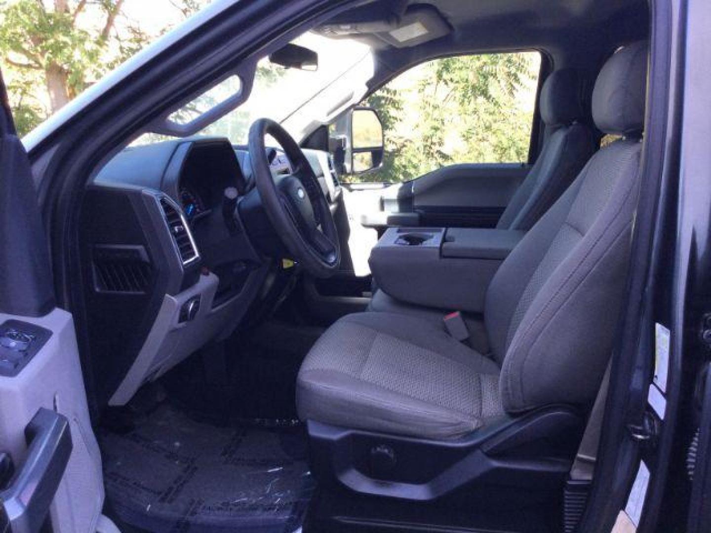 2017 Magnetic Metallic Ford F-250 SD XLT Crew Cab 4WD (1FT7W2BT0HE) with an 6.7L V8 OHV 16V DIESEL engine, 6-Speed Automatic transmission, located at 1801 Main Street, Lewiston, 83501, (208) 743-9371, 46.417065, -117.004799 - Photo#5
