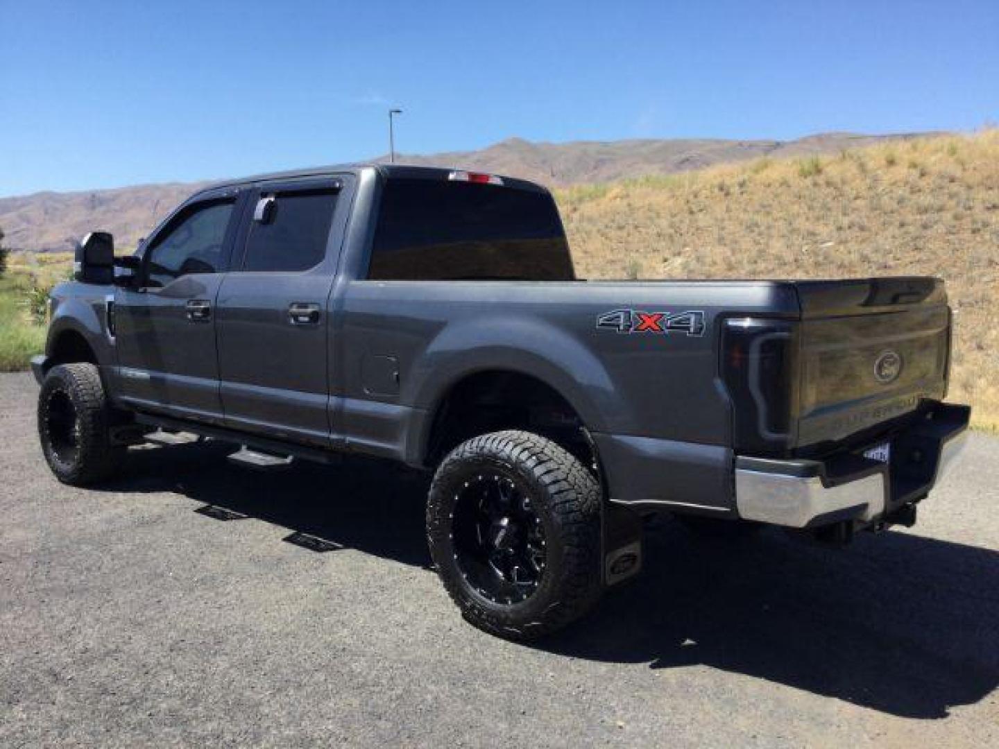 2017 Magnetic Metallic Ford F-250 SD XLT Crew Cab 4WD (1FT7W2BT0HE) with an 6.7L V8 OHV 16V DIESEL engine, 6-Speed Automatic transmission, located at 1801 Main Street, Lewiston, 83501, (208) 743-9371, 46.417065, -117.004799 - Photo#11