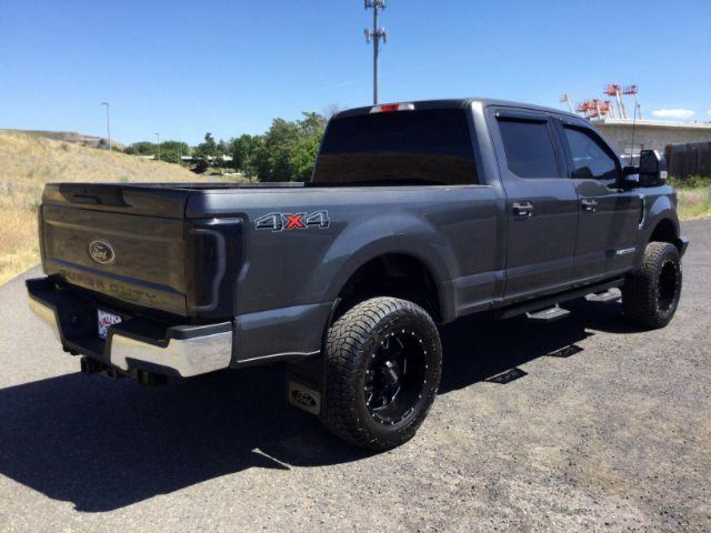 2017 Magnetic Metallic Ford F-250 SD XLT Crew Cab 4WD (1FT7W2BT0HE) with an 6.7L V8 OHV 16V DIESEL engine, 6-Speed Automatic transmission, located at 1801 Main Street, Lewiston, 83501, (208) 743-9371, 46.417065, -117.004799 - Photo#12