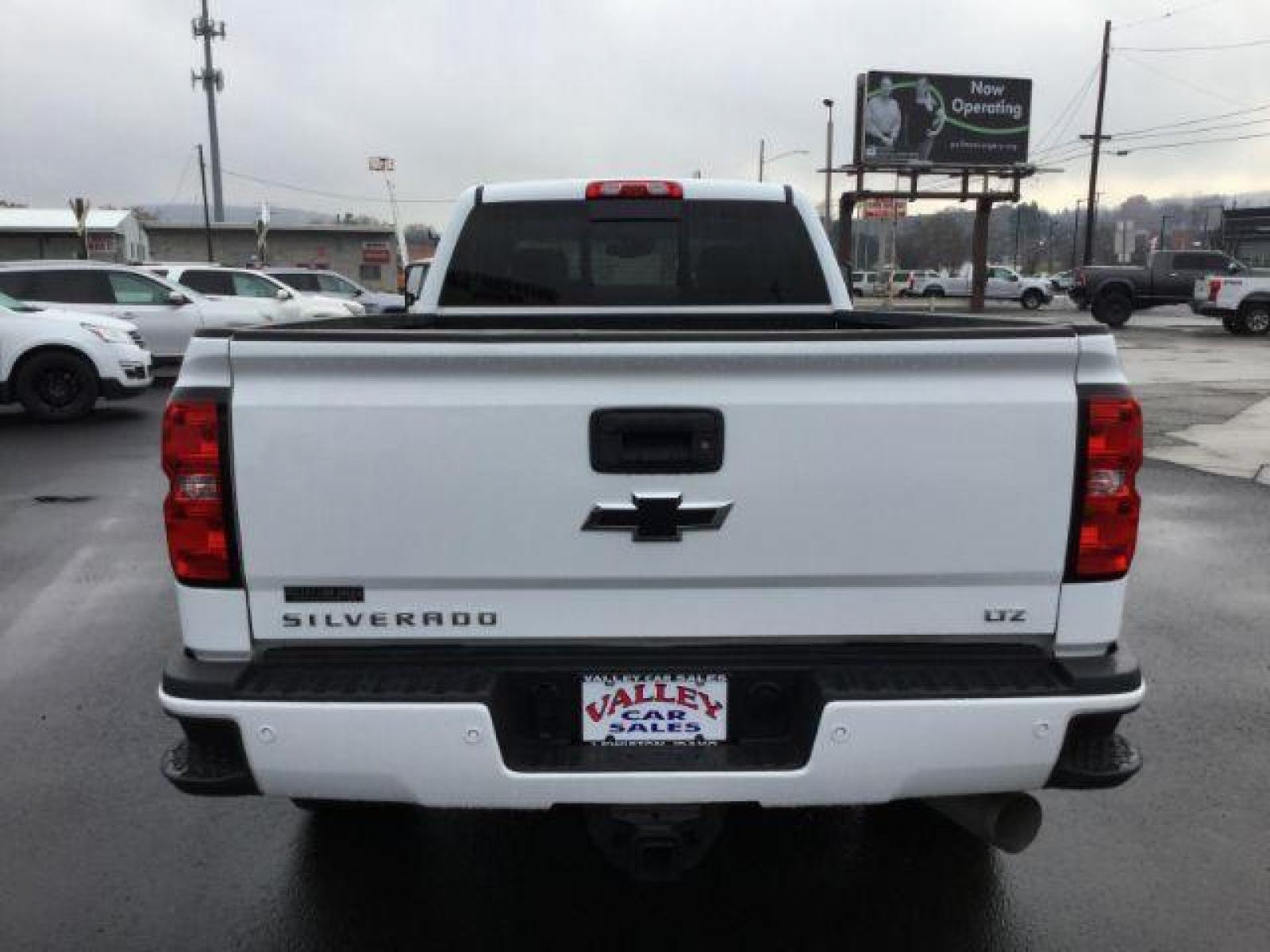 2018 Summit White /Jet Black, leather Chevrolet Silverado 3500HD LTZ Crew Cab Long Box 4WD (1GC4K0EY2JF) with an 6.6L V8 OHV 32V TURBO DIESEL engine, 6-Speed Automatic transmission, located at 1801 Main Street, Lewiston, 83501, (208) 743-9371, 46.417065, -117.004799 - Photo #13