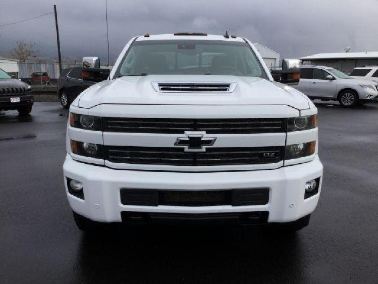2018 Summit White /Jet Black, leather Chevrolet Silverado 3500HD LTZ Crew Cab Long Box 4WD (1GC4K0EY2JF) with an 6.6L V8 OHV 32V TURBO DIESEL engine, 6-Speed Automatic transmission, located at 1801 Main Street, Lewiston, 83501, (208) 743-9371, 46.417065, -117.004799 - Photo #19