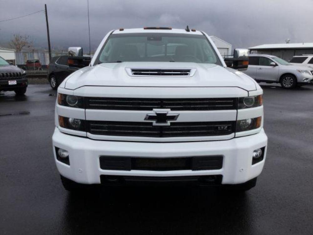 2018 Summit White /Jet Black, leather Chevrolet Silverado 3500HD LTZ Crew Cab Long Box 4WD (1GC4K0EY2JF) with an 6.6L V8 OHV 32V TURBO DIESEL engine, 6-Speed Automatic transmission, located at 1801 Main Street, Lewiston, 83501, (208) 743-9371, 46.417065, -117.004799 - Photo #19