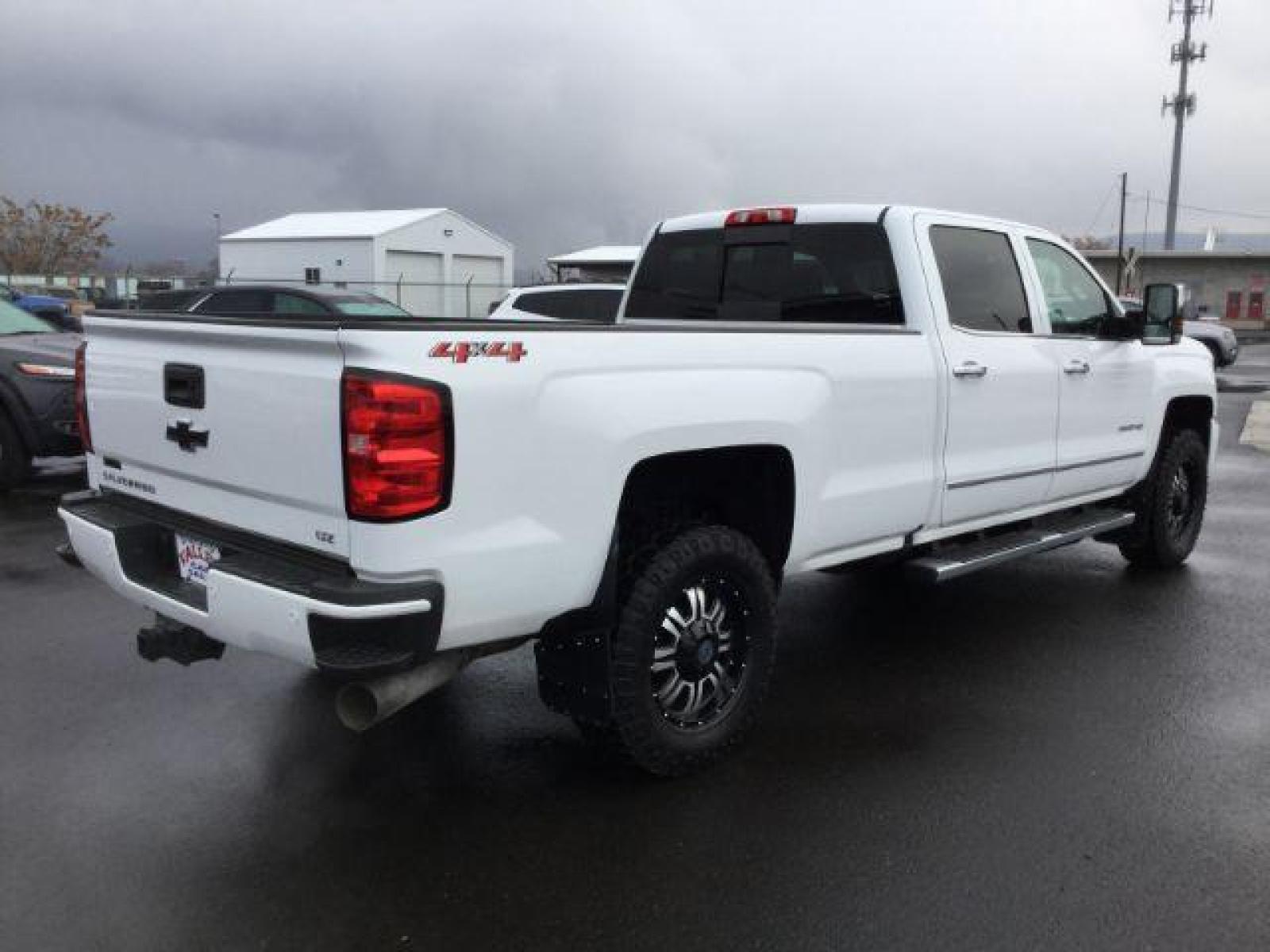 2018 Summit White /Jet Black, leather Chevrolet Silverado 3500HD LTZ Crew Cab Long Box 4WD (1GC4K0EY2JF) with an 6.6L V8 OHV 32V TURBO DIESEL engine, 6-Speed Automatic transmission, located at 1801 Main Street, Lewiston, 83501, (208) 743-9371, 46.417065, -117.004799 - Photo #6