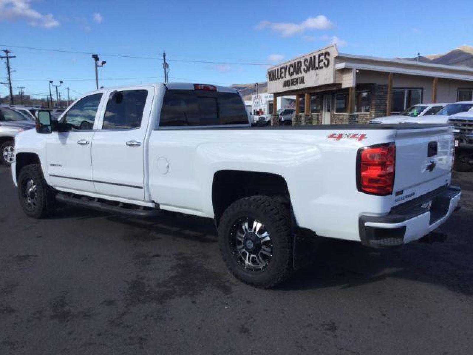 2018 Summit White /Jet Black, leather Chevrolet Silverado 3500HD LTZ Crew Cab Long Box 4WD (1GC4K0EY2JF) with an 6.6L V8 OHV 32V TURBO DIESEL engine, 6-Speed Automatic transmission, located at 1801 Main Street, Lewiston, 83501, (208) 743-9371, 46.417065, -117.004799 - Photo #2