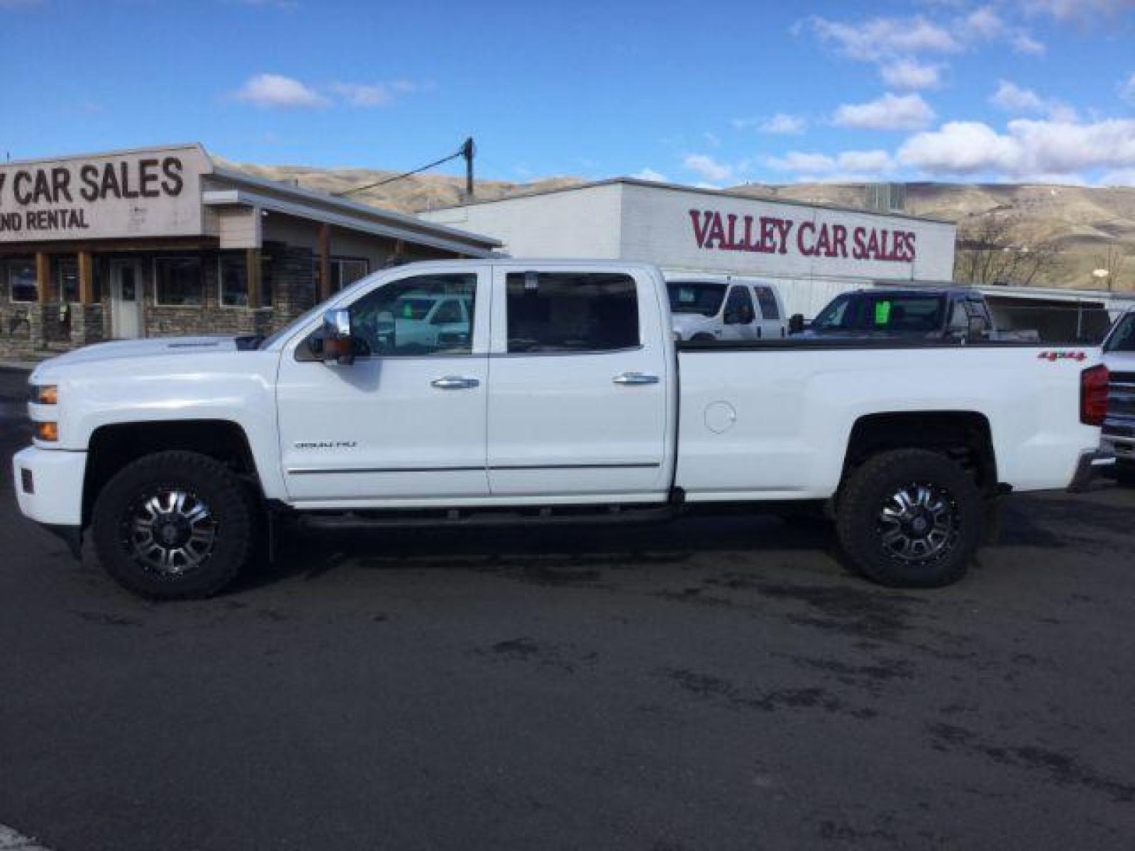 2018 Summit White /Jet Black, leather Chevrolet Silverado 3500HD LTZ Crew Cab Long Box 4WD (1GC4K0EY2JF) with an 6.6L V8 OHV 32V TURBO DIESEL engine, 6-Speed Automatic transmission, located at 1801 Main Street, Lewiston, 83501, (208) 743-9371, 46.417065, -117.004799 - Photo #7