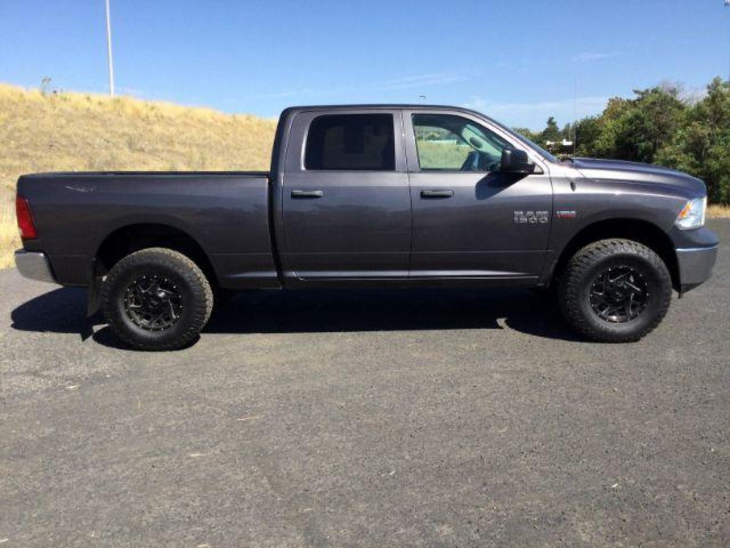 2017 Granite Crystal Metallic Clear Coat /Black/Diesel Gray, cloth RAM 1500 Tradesman Crew Cab LWB 4WD (1C6RR7ST9HS) with an 5.7L V8 OHV 16V engine, 8-Speed Automatic transmission, located at 1801 Main Street, Lewiston, 83501, (208) 743-9371, 46.417065, -117.004799 - Photo#8