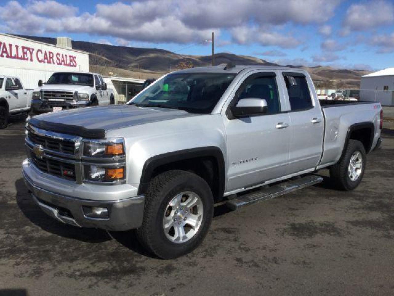 2015 SILVER /Dark Ash Seats w/Jet Black Interior Accents, cloth Chevrolet Silverado 1500 LT Double Cab 4WD (1GCVKREC3FZ) with an 5.3L V8 OHV 16V engine, 6-Speed Automatic transmission, located at 1801 Main Street, Lewiston, 83501, (208) 743-9371, 46.417065, -117.004799 - Photo #0